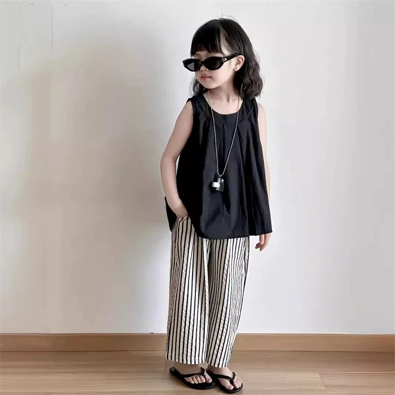 Conjunto infantil de verano para niña con chaleco y pantalón