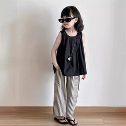 Conjunto infantil de verano para niña con chaleco y pantalón