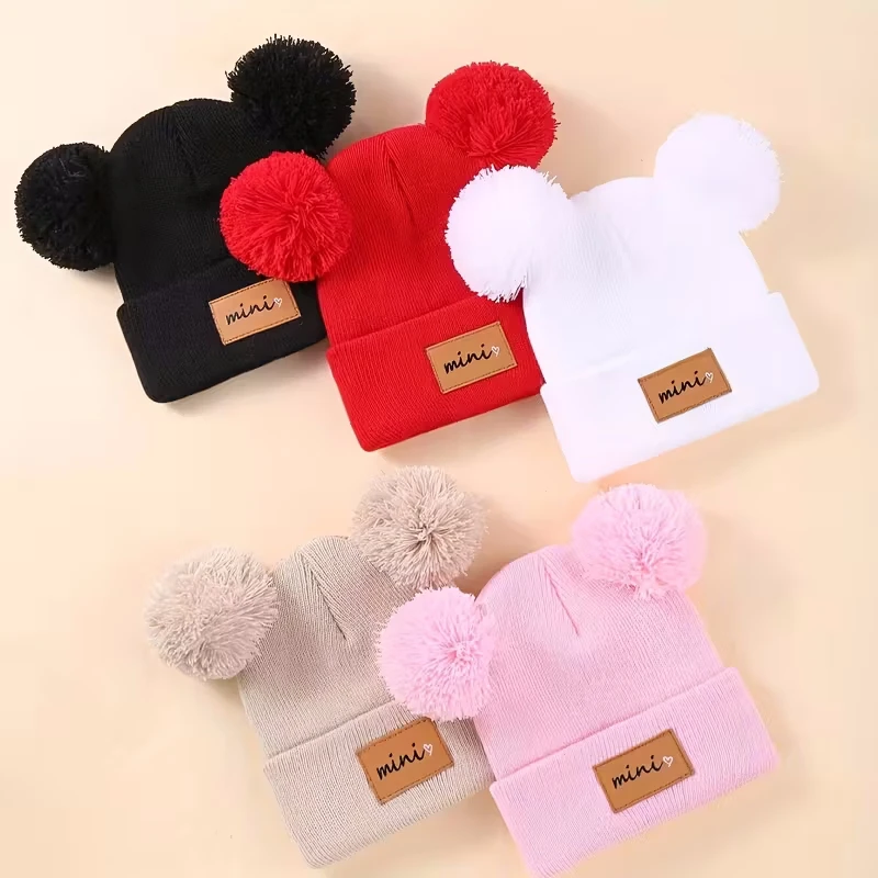 Detalle del pompón del gorro infantil