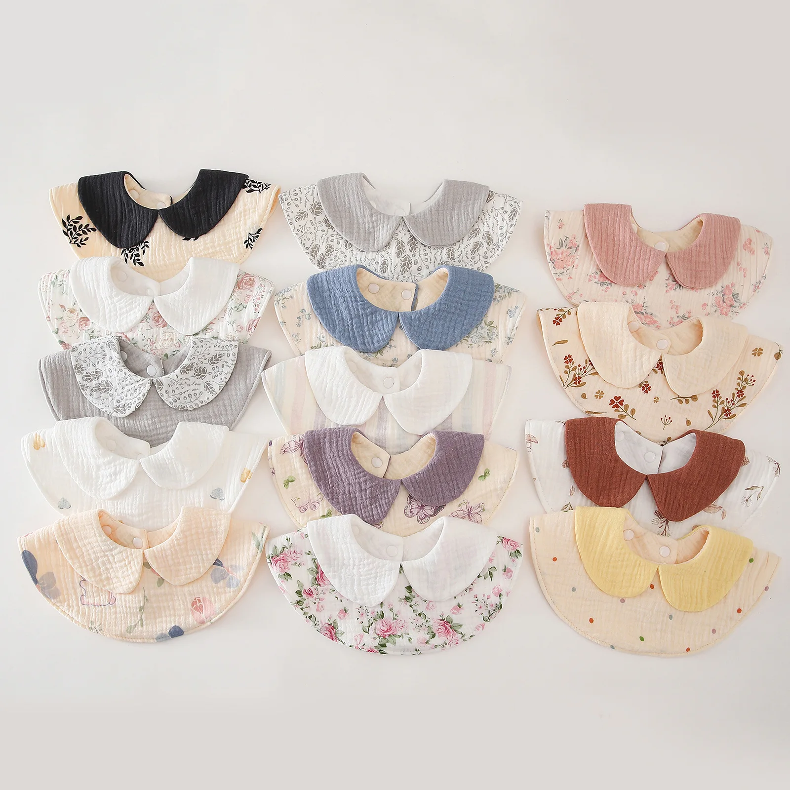 Baberos con cuello estampado para bebé