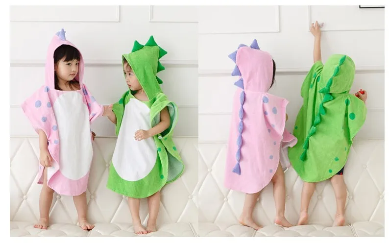 Albornoz infantil con diseño de dinosaurio y capucha