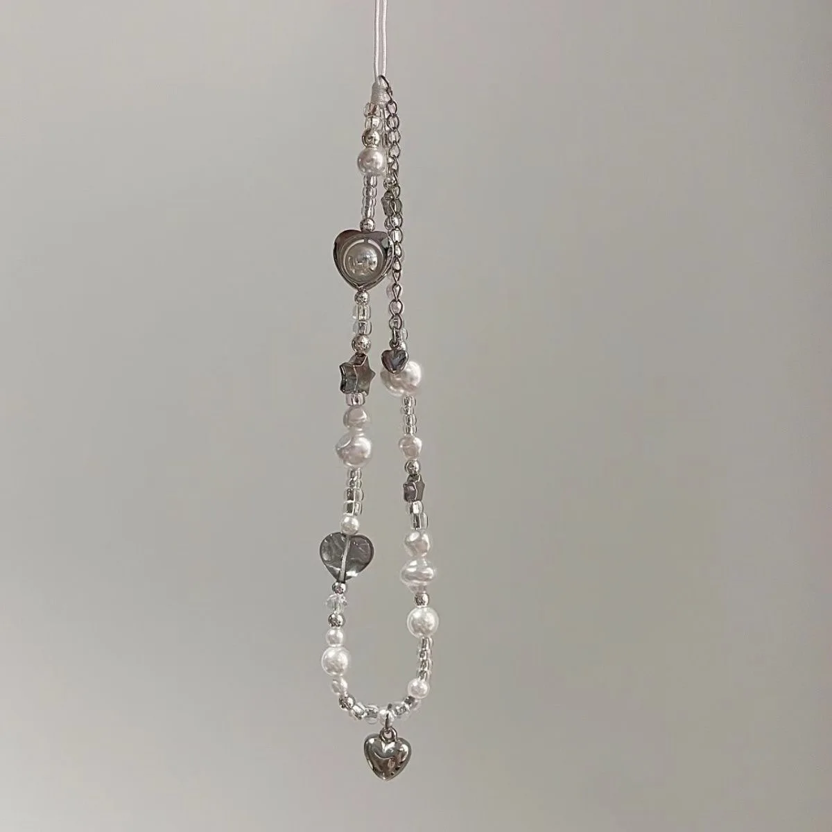 Funda con perlas y estrellas plateadas