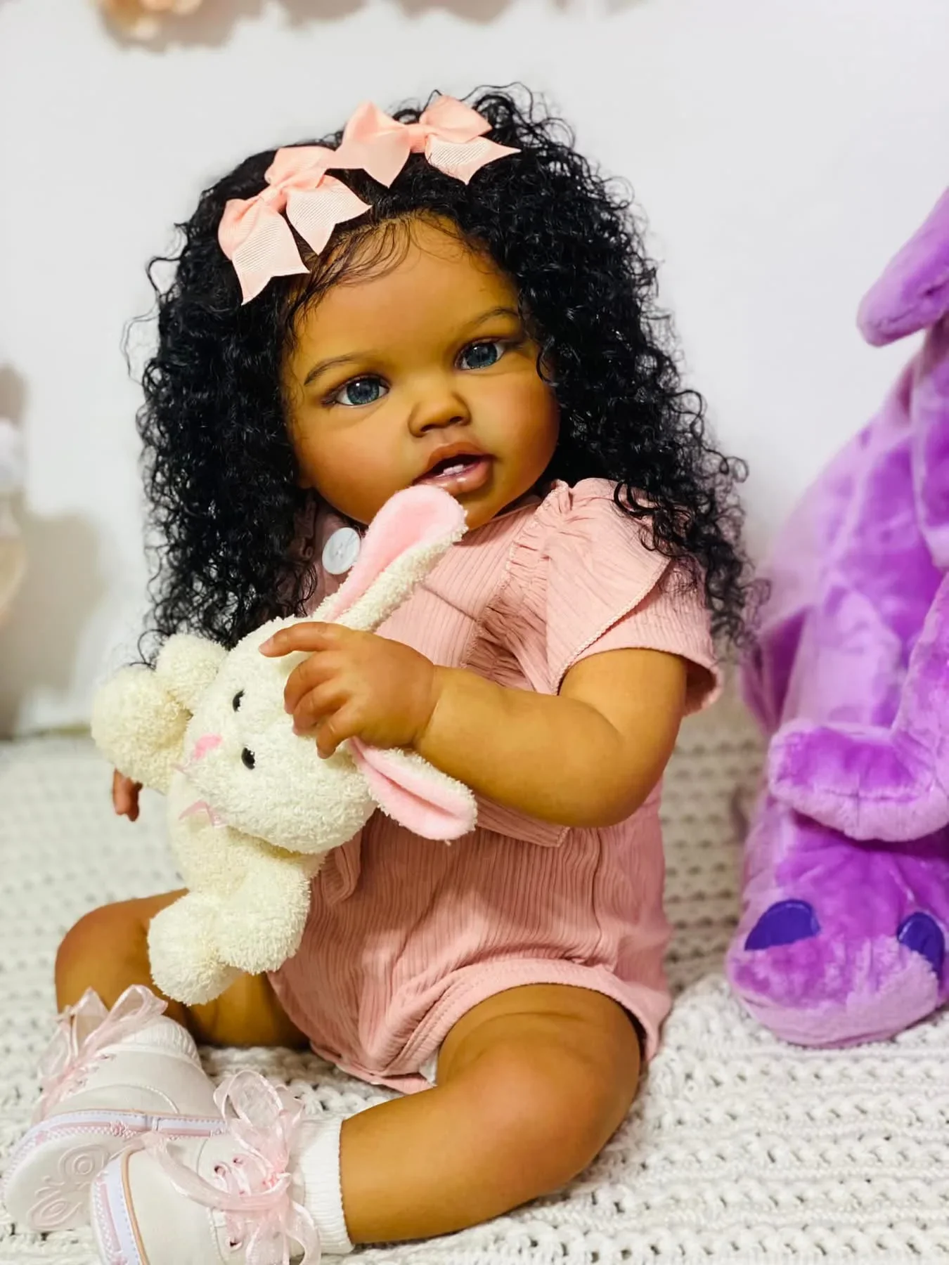 NPK Lottie muñeca reborn bebé piel marrón oscuro tacto suave - imagen 2