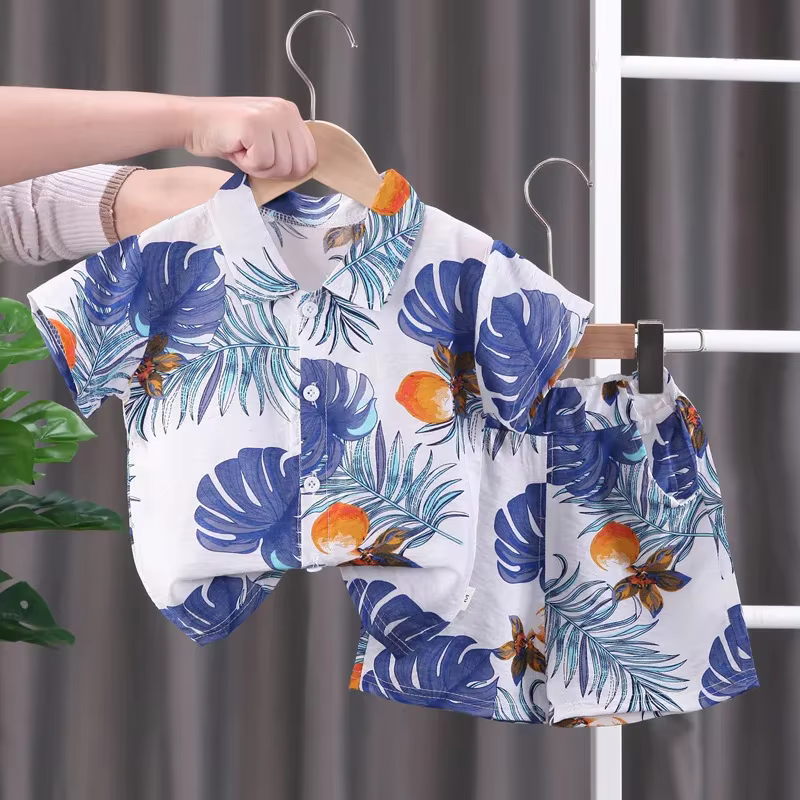 Conjunto bebé para verano con camisa deportiva y pantalones cortos