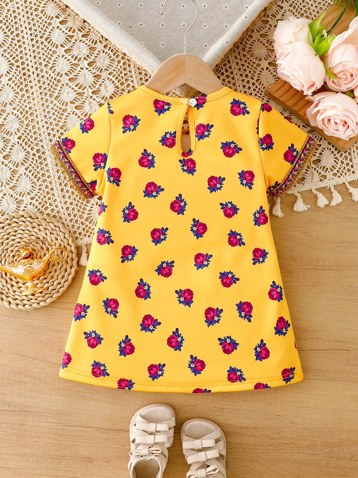 Vestido de niña mexicano bordado con manga corta floral para fiesta