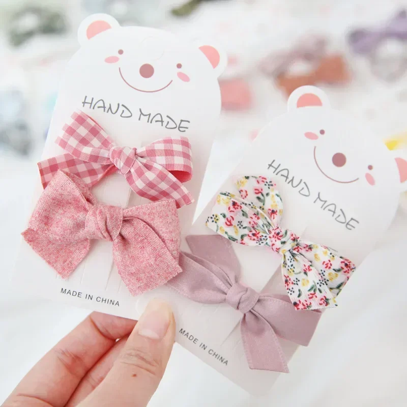 Diadema floral con lazo para niña – Set de horquillas de felpa - imagen 2