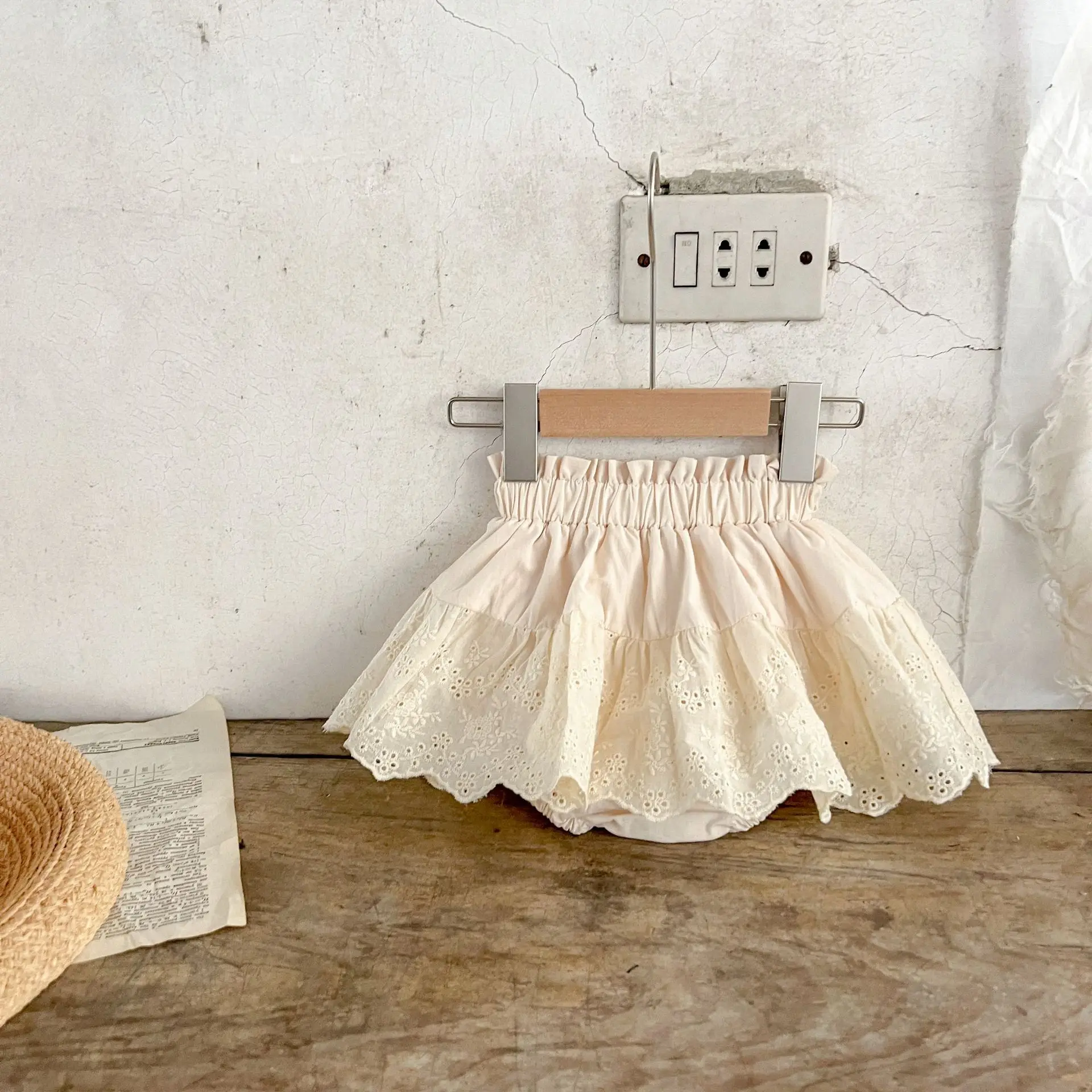 Pantalones cortos encaje floral para bebé niña - imagen 3