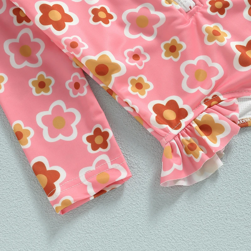 Detalle de cremallera frontal y diseño infantil
