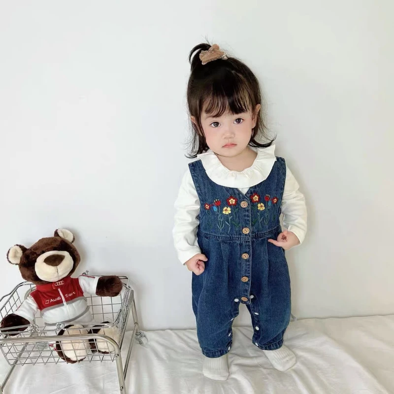Mono infantil con hombros anchos