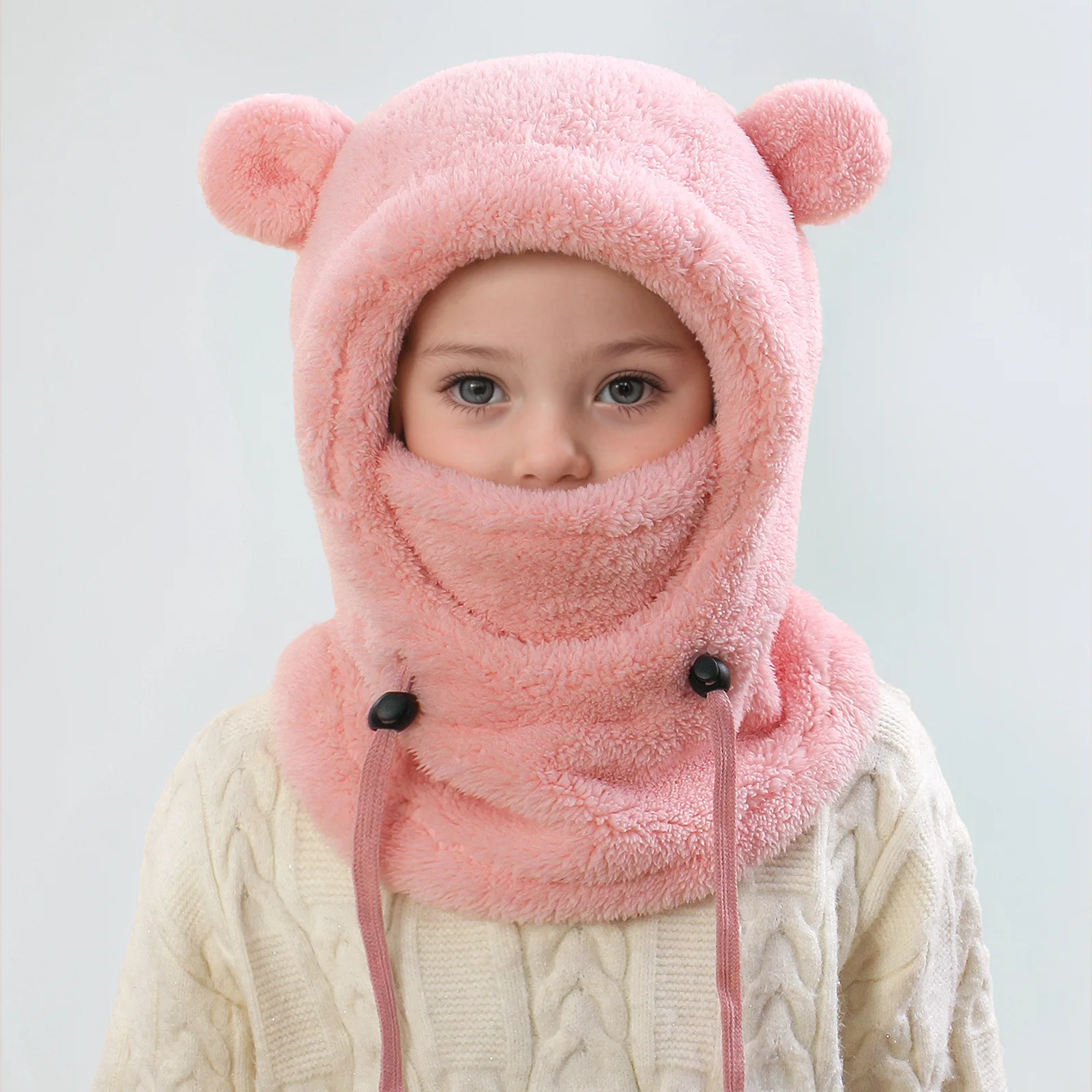 Detalle del tejido polar suave del gorro infantil