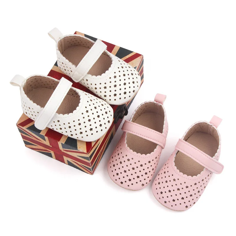 Bonitos primeros caminantes para niñas en color blanco y rosa