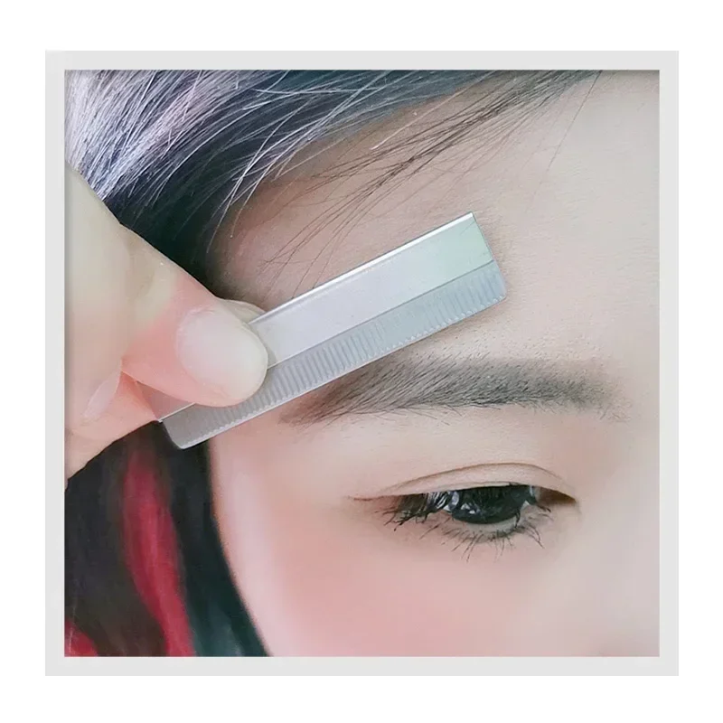 Rasuradora facial de acero inoxidable con funda protectora