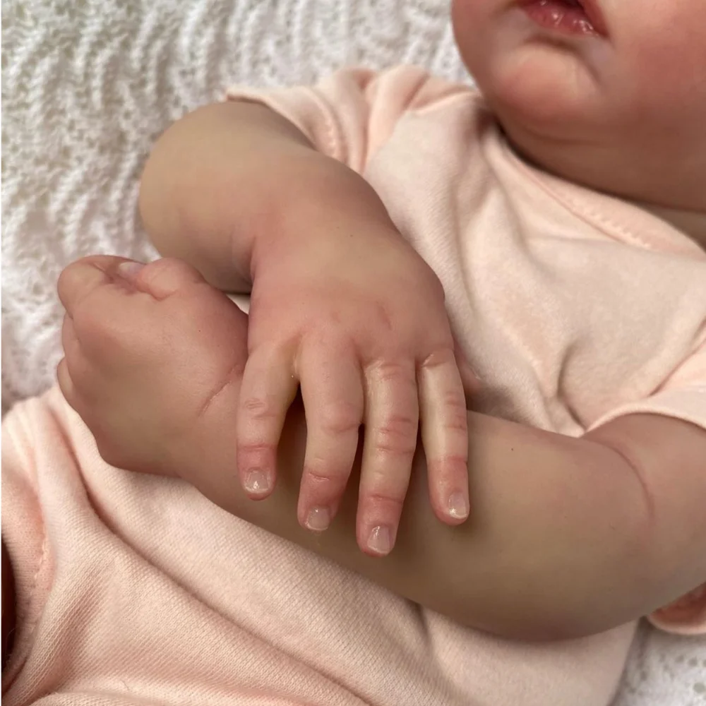 Muñeca Reborn vista lateral