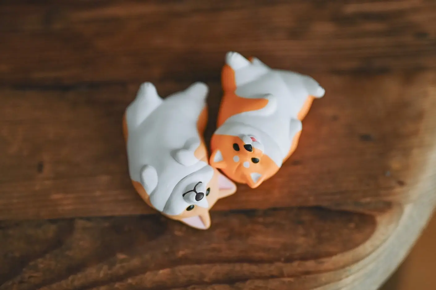 Figura de juguete Shiba Inu travieso con accesorios para baño - imagen 3