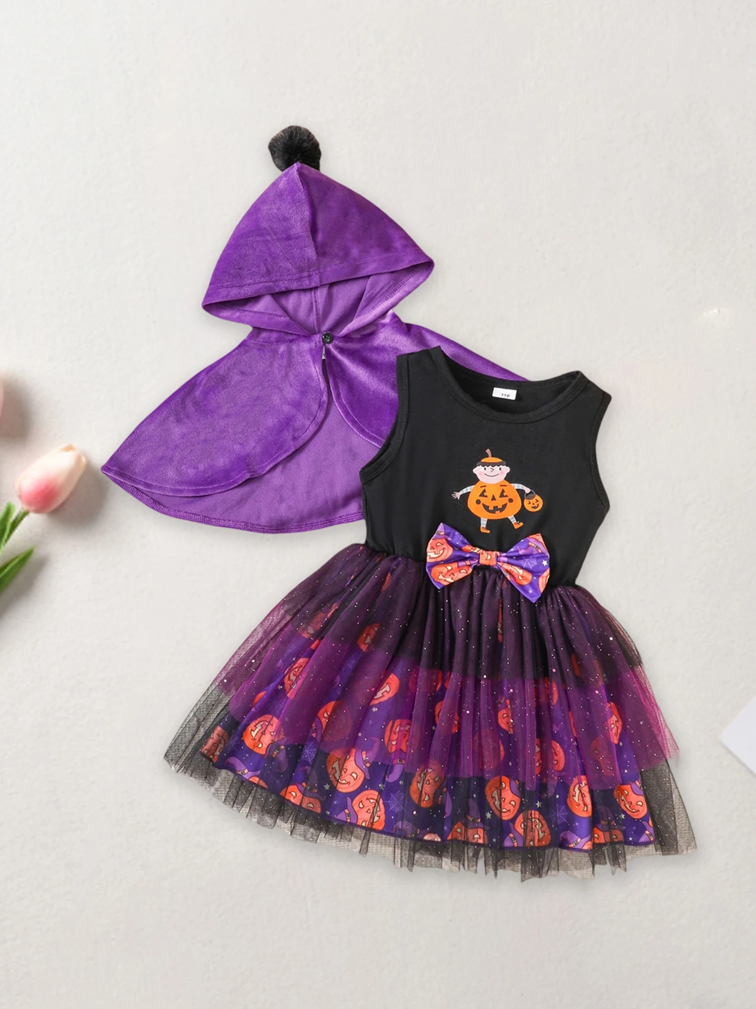 Capa con capucha y acabado de cosplay