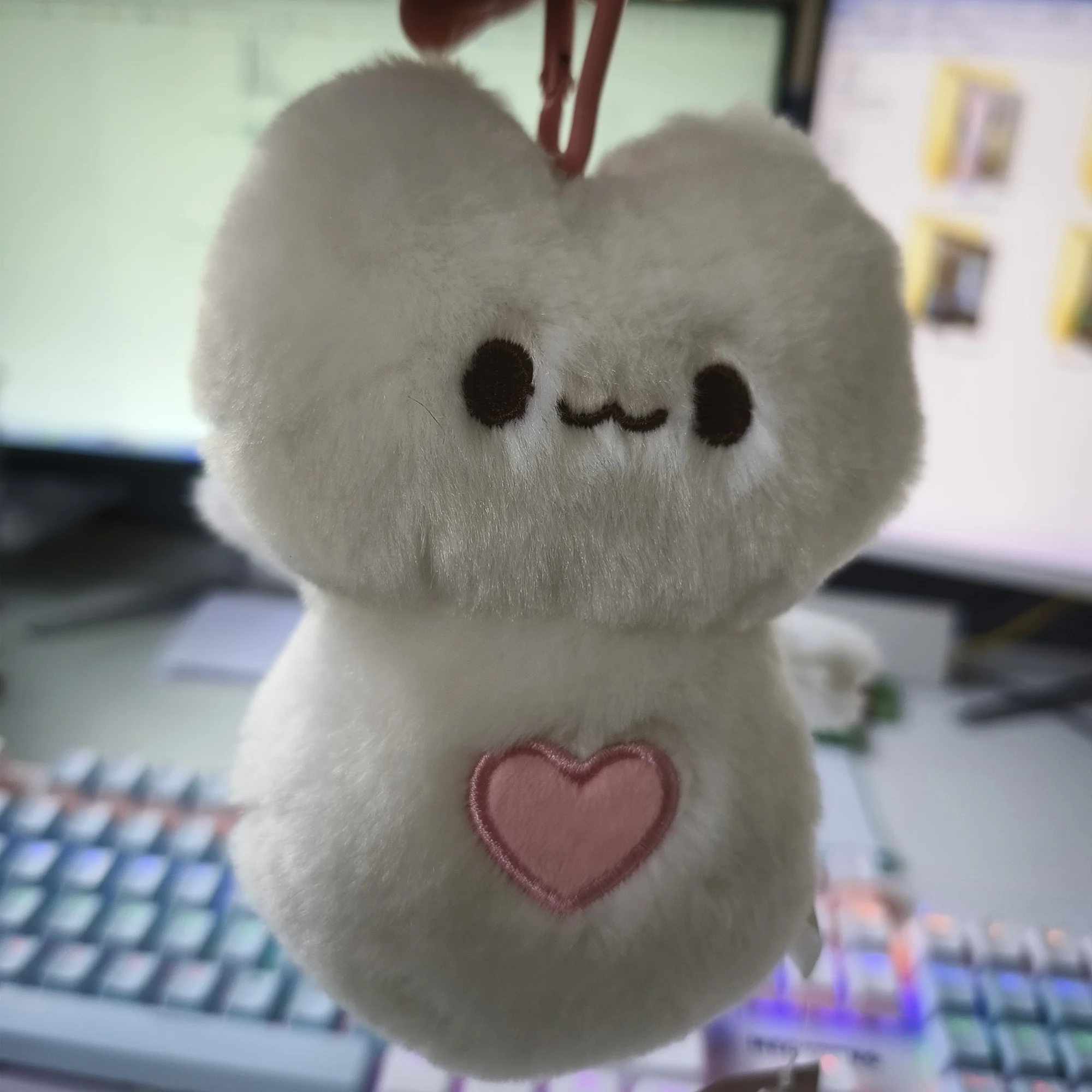 Peluche Ángel Clione en uso