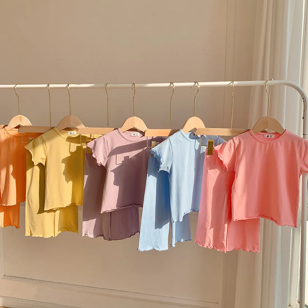 Pijama de manga corta para bebé en modal color caramelo