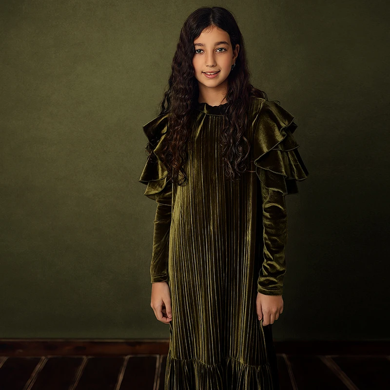Vestido elegante de niña con mangas capa color oliva de invierno - imagen 3
