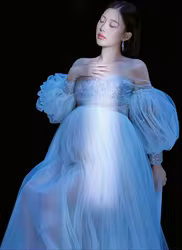 Vestido de premamá con mangas transparentes largas y brillantes