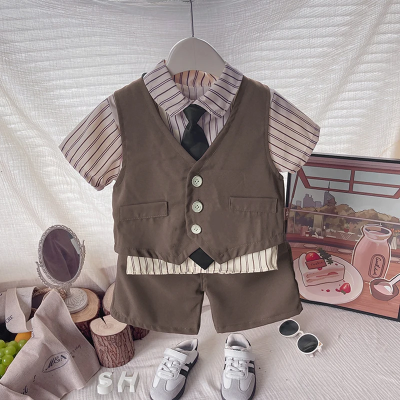 Conjunto de verano para bebé con camiseta a rayas y pantalón corto - imagen 2