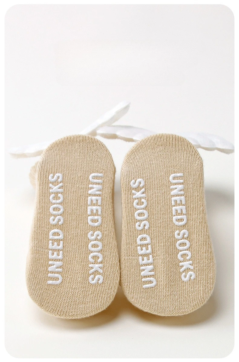 Calcetines antideslizantes para bebé con diseño tierno tipo alas