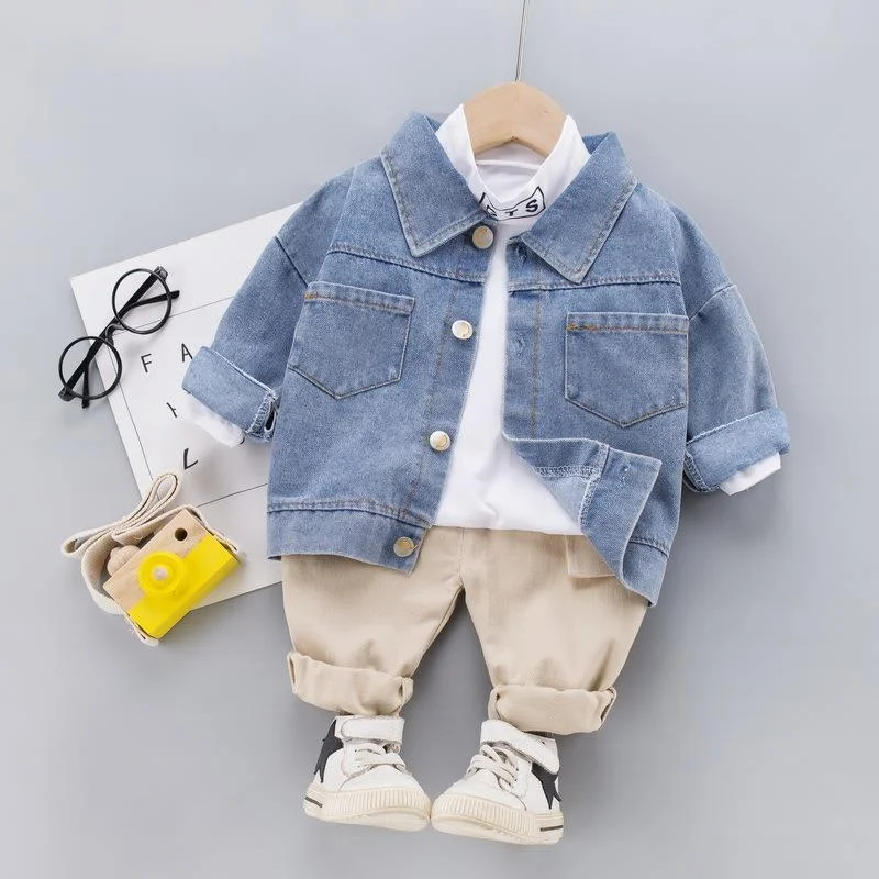 Conjunto infantil de otoño: chaqueta, camiseta y pantalones
