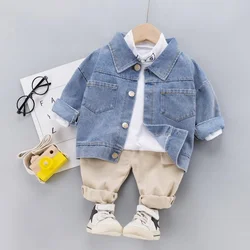 Conjunto infantil de otoño: chaqueta, camiseta y pantalones