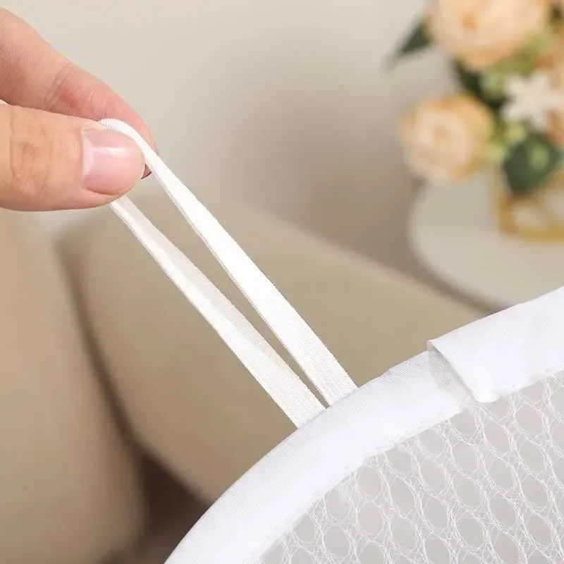 Cesta con juguetes infantiles