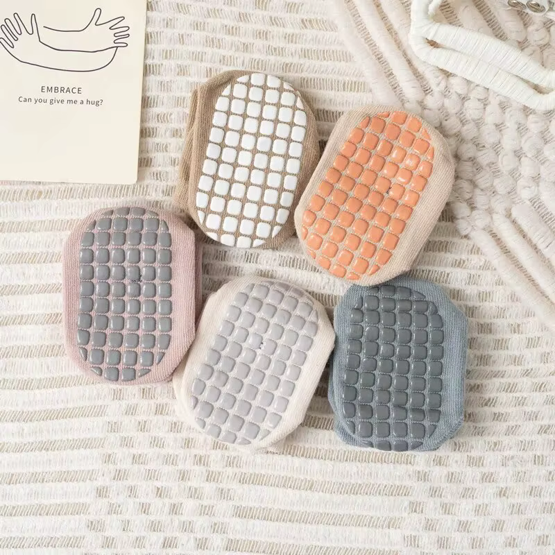 Calcetines antideslizantes de algodón con dibujos animados para bebé – 3 pares