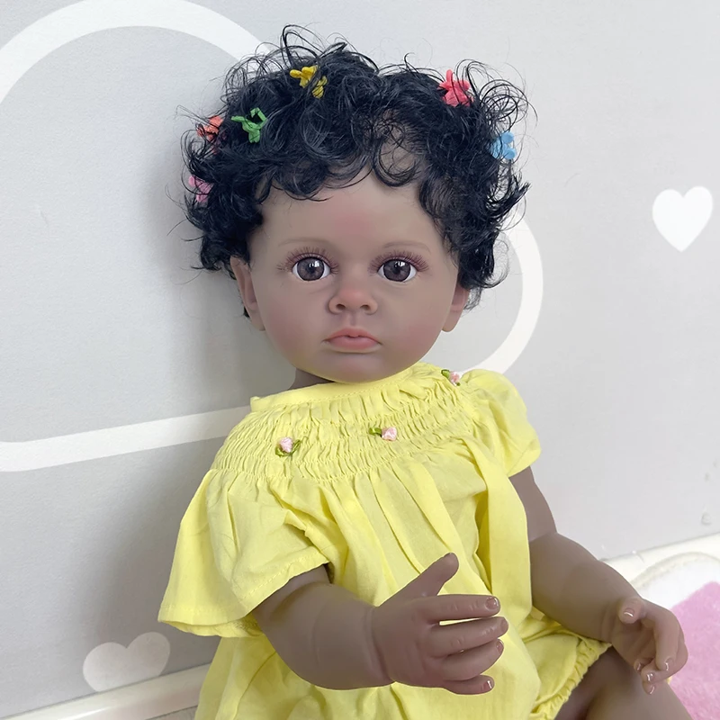 Ojos acrílicos y cabello injertado