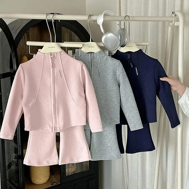 Conjunto deportivo bebé niña con chaqueta y pantalón acampanado - imagen 2