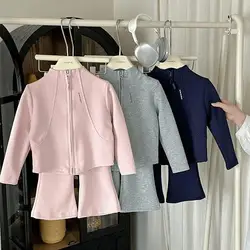 Conjunto deportivo bebé niña con chaqueta y pantalón acampanado