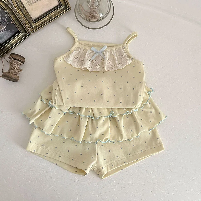Conjunto de verano para bebé con tirantes y pantalón corto ventilado - imagen 2