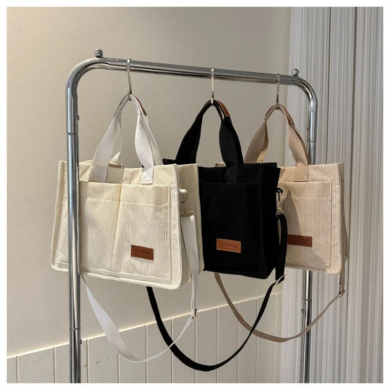 Bolso bandolera de pana con correa ajustable y compartimentos - imagen 2