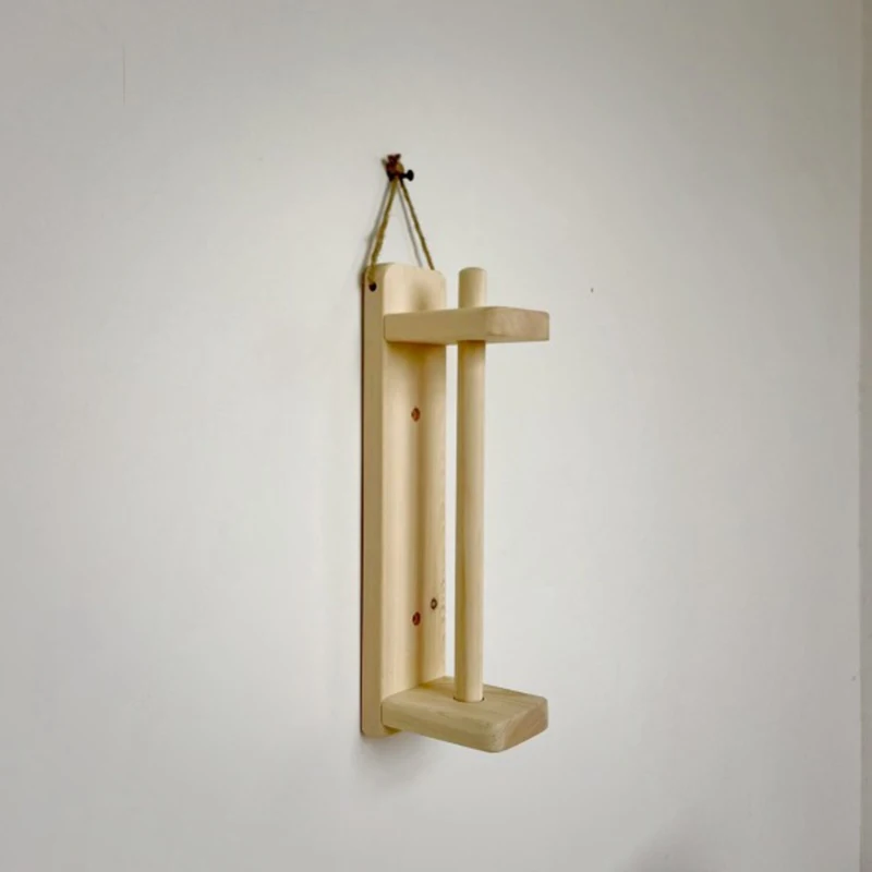 Portarrollos rústico de madera montado en la pared
