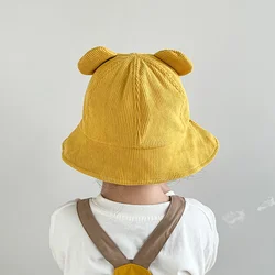 Sombrero de cubo de pana para bebé con bordado de oso y cuerda