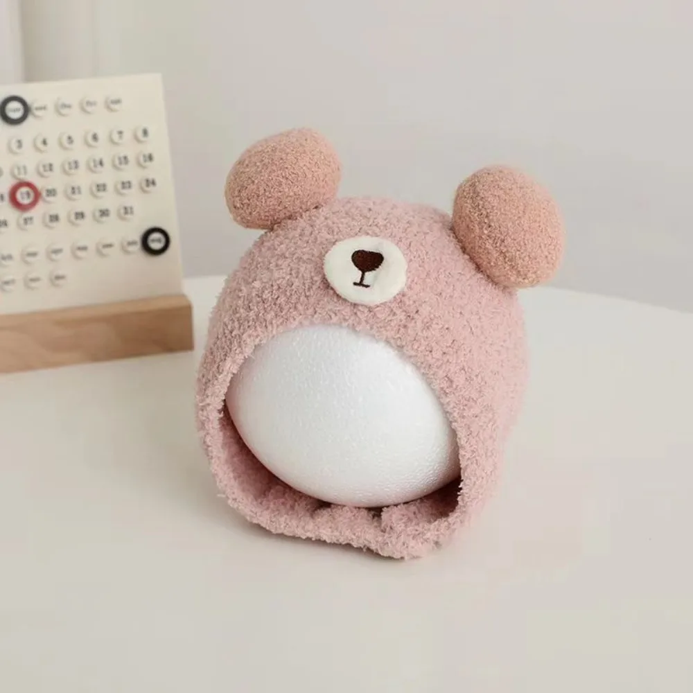 Detalle del tejido del gorro de oso