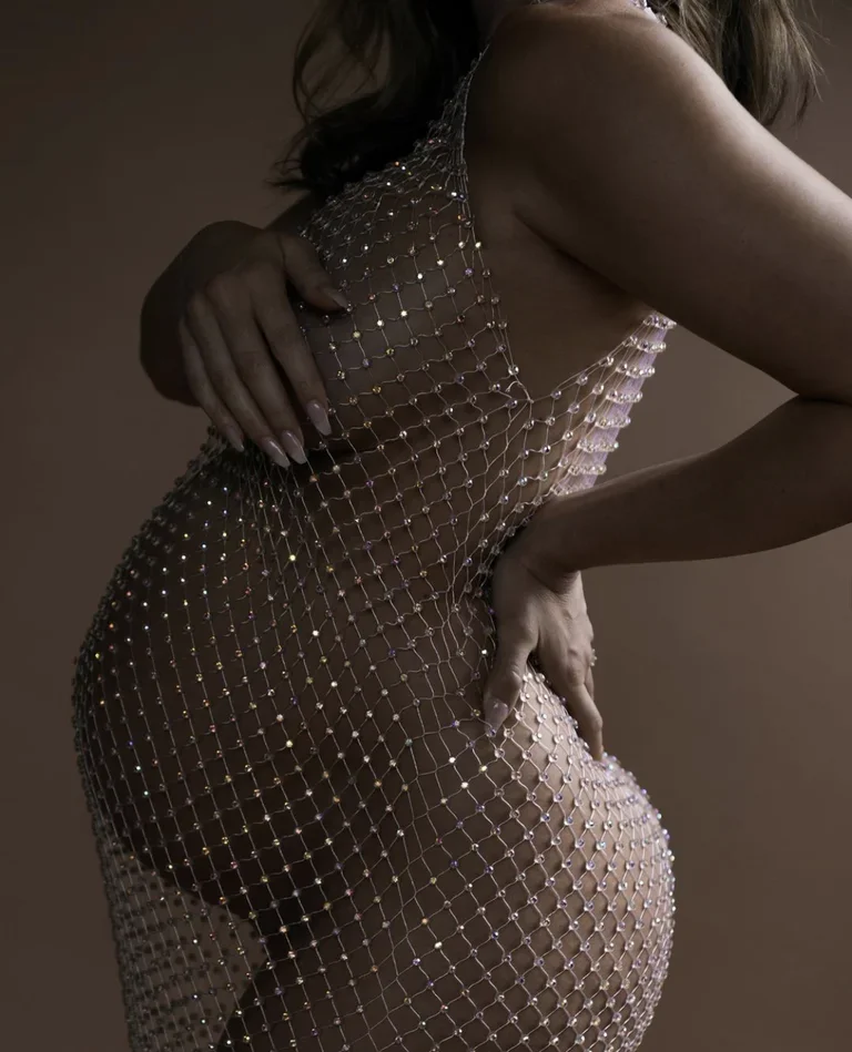 Vestido de embarazo para sesión fotográfica: manga larga blanca - imagen 3