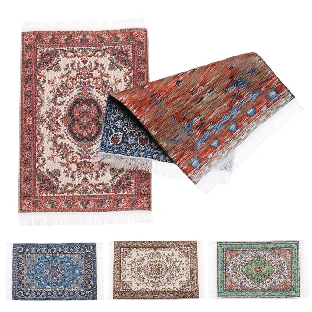 Almohada floral tejida para casa de muñecas