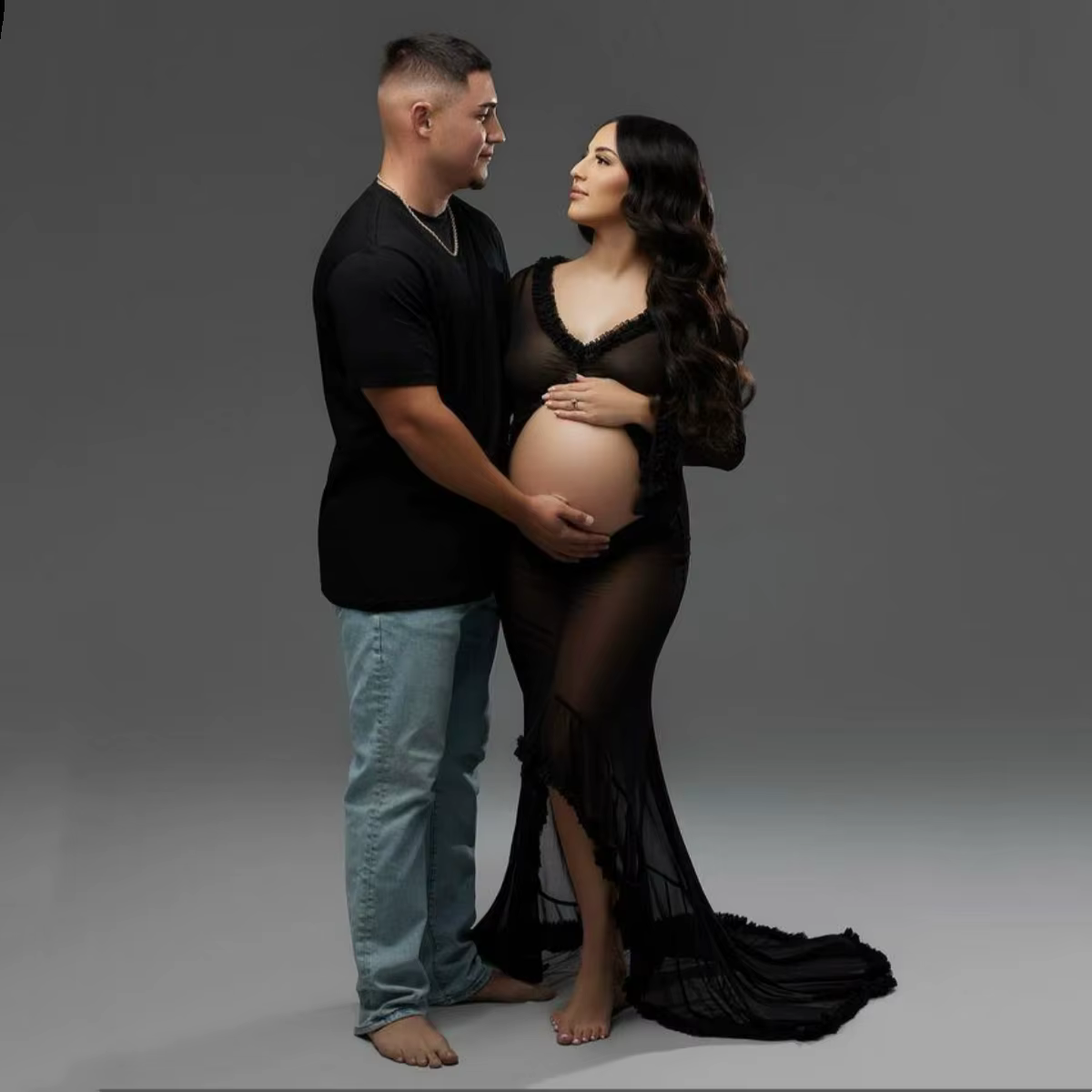 Vestido de maternidad con cola larga en tul para fotografía - imagen 3