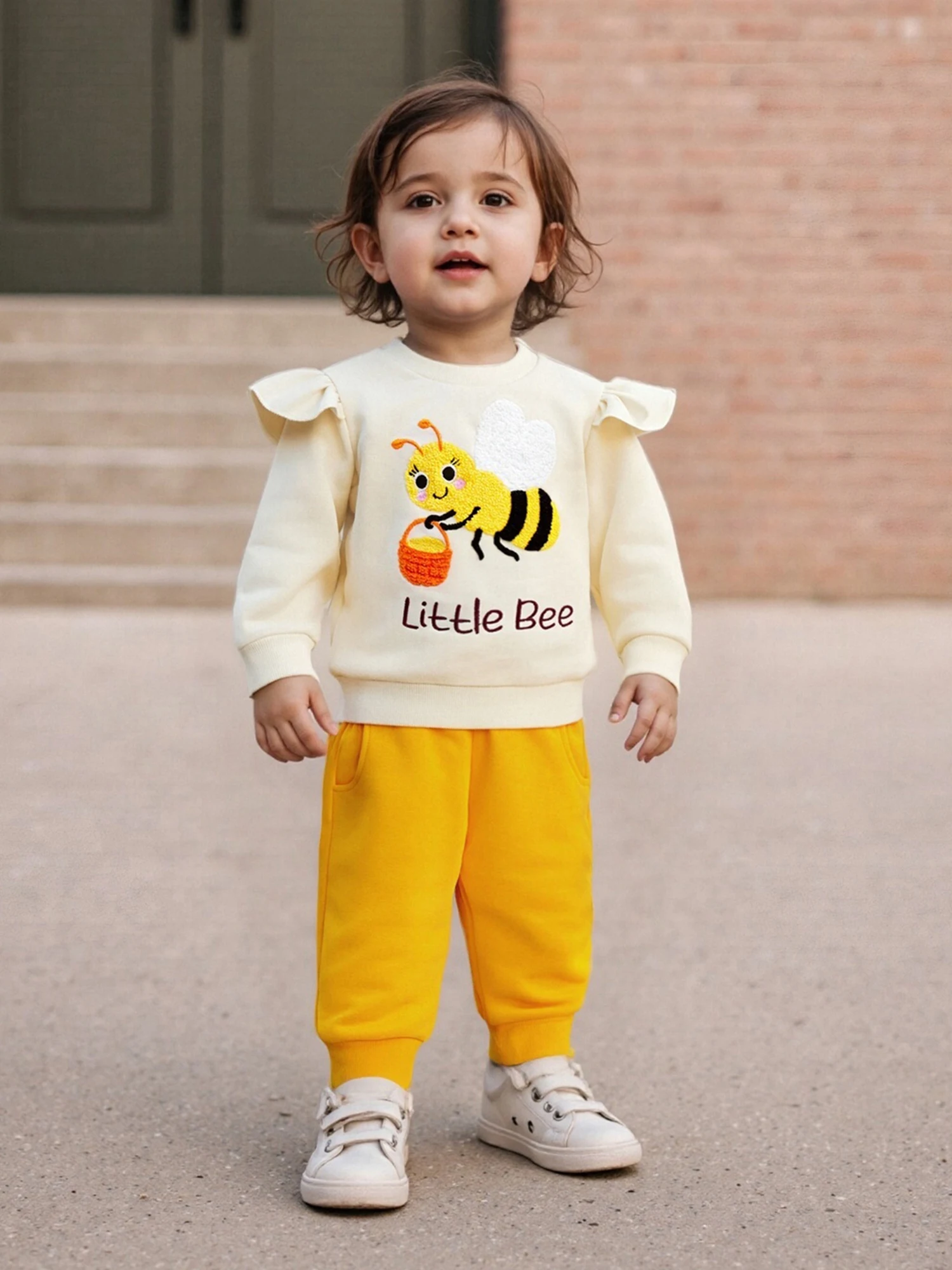 Conjunto en color amarillo con estampado