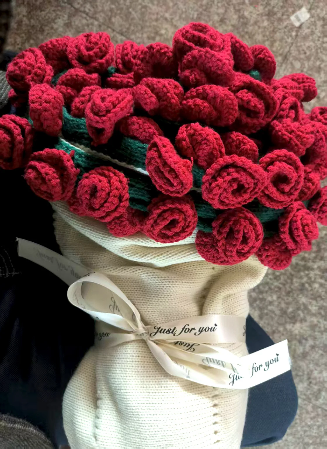 Manta de bebé tejida a mano con rosas en ramo para recién nacido - imagen 4