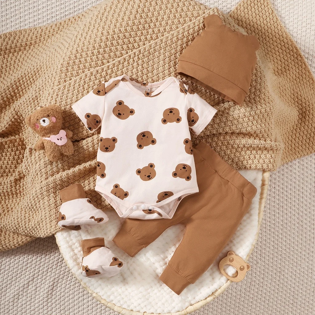 Conjunto recién nacido con body de oso, pantalones y gorro