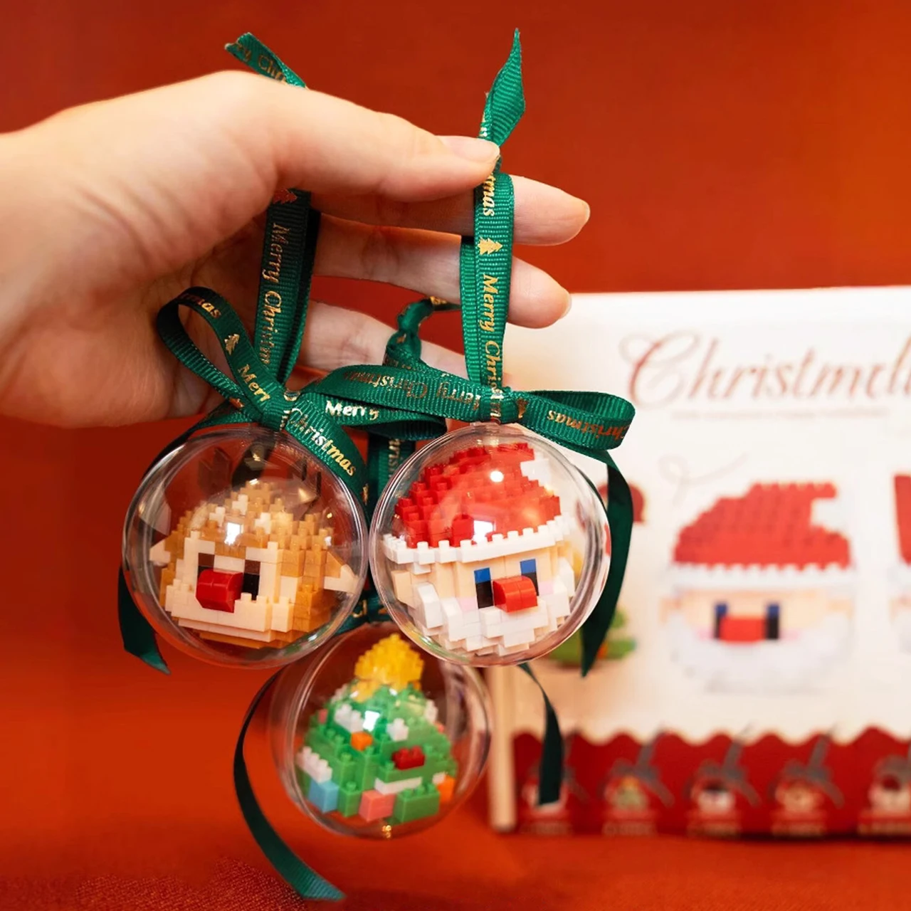 Micro bloques de construcción de Navidad con bola decorativa colgante