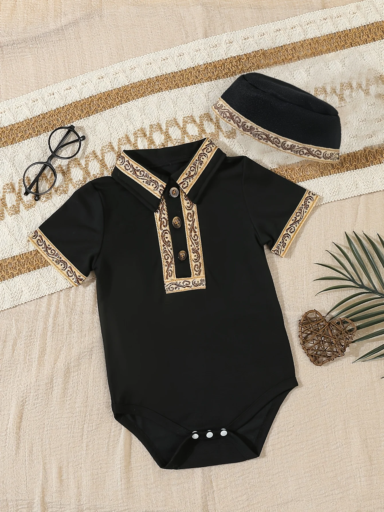 Detalle de la camisa con solapa