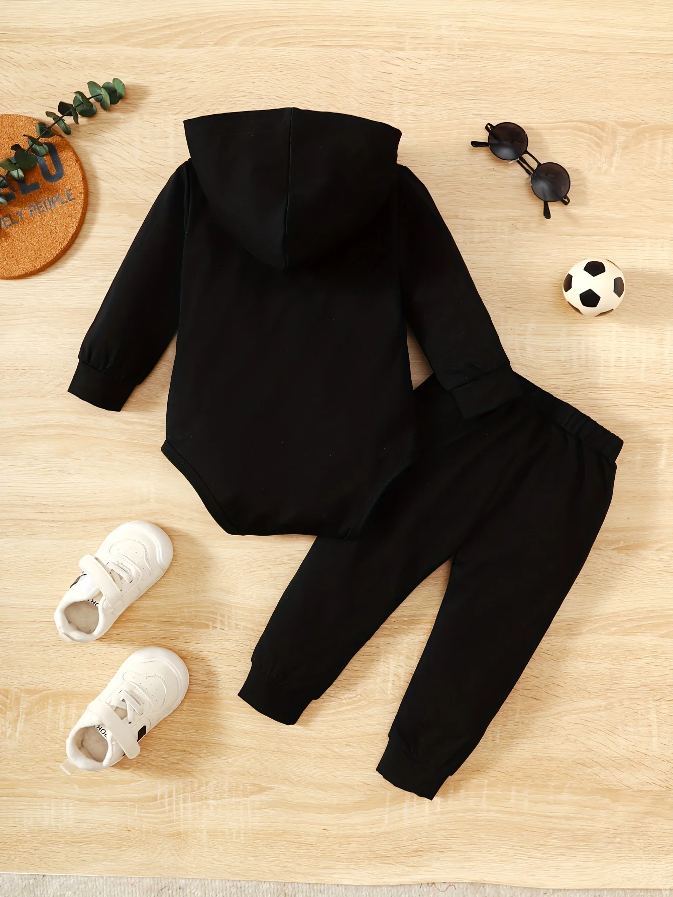 Conjunto de bebé con capucha negra estampado baloncesto - imagen 4
