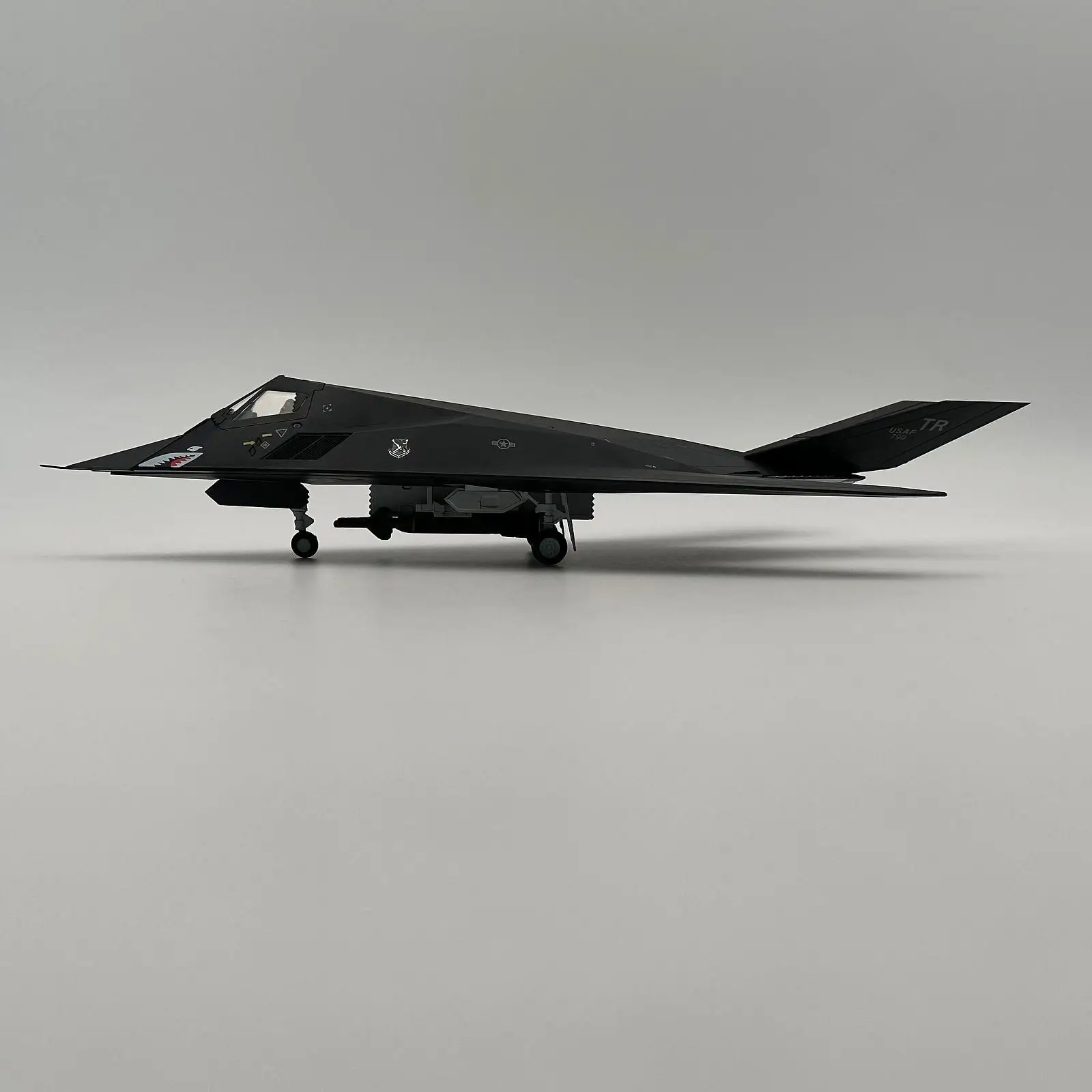 Modelo avión de combate Nighthawk en metal fundido para coleccionar - imagen 3