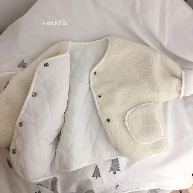 Acabado interior de la chaqueta acolchada infantil