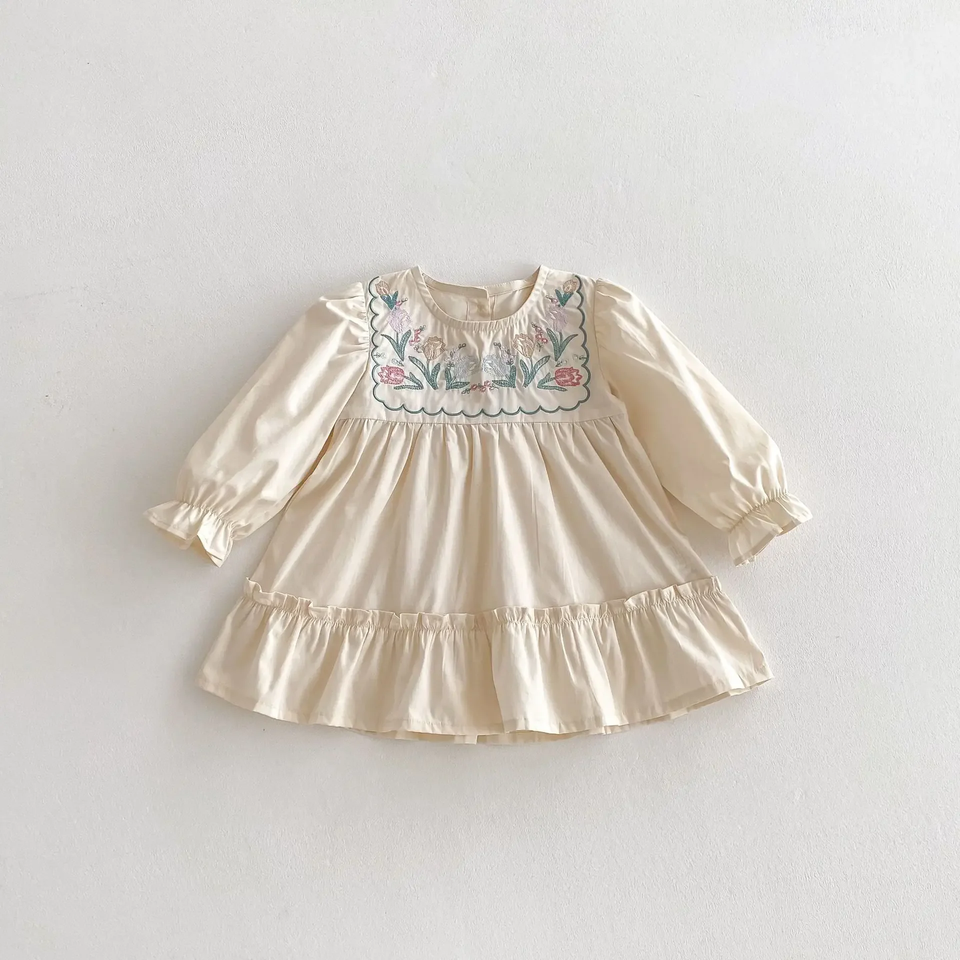 Vestido infantil en diferentes combinaciones