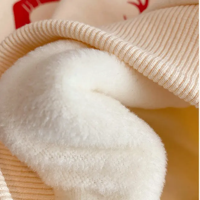 Niños con sudadera navideña acolchada